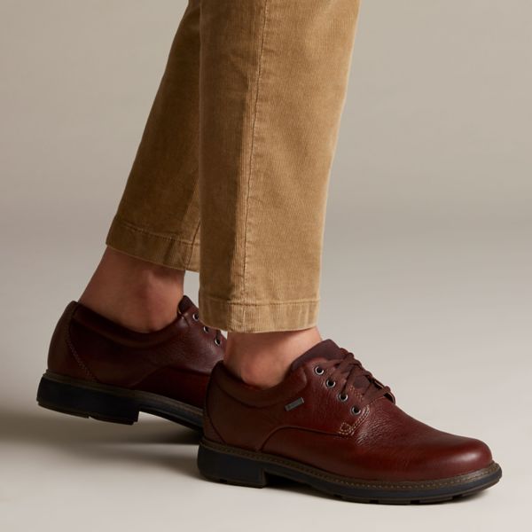 Clarks Mens Un Tread Lo GORE-TEX Wide Fit Shoes Dark Brown | CA-8653041